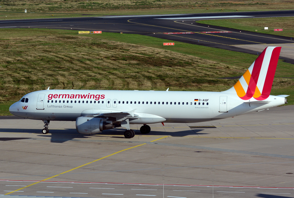 A 320-200 D-AIQF Germanwings taxy at CGN - 19.10.2014
