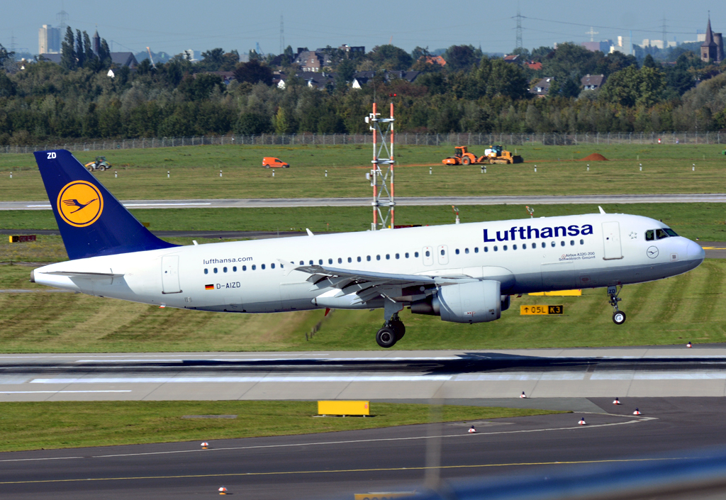 A 320-200, D-AIZD, Lufthansa  Schwäbisch Gmünd , kurz vor touchdown in DUS 01.10.2015