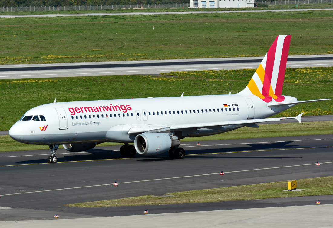 A 320-200 Germanwings D-AIQN, taxy at DUS 01.10.2015