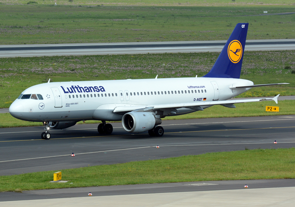 A 320-200 Lufthansa  Gotha  D-AIQT taxy at DUS - 04.09.2014