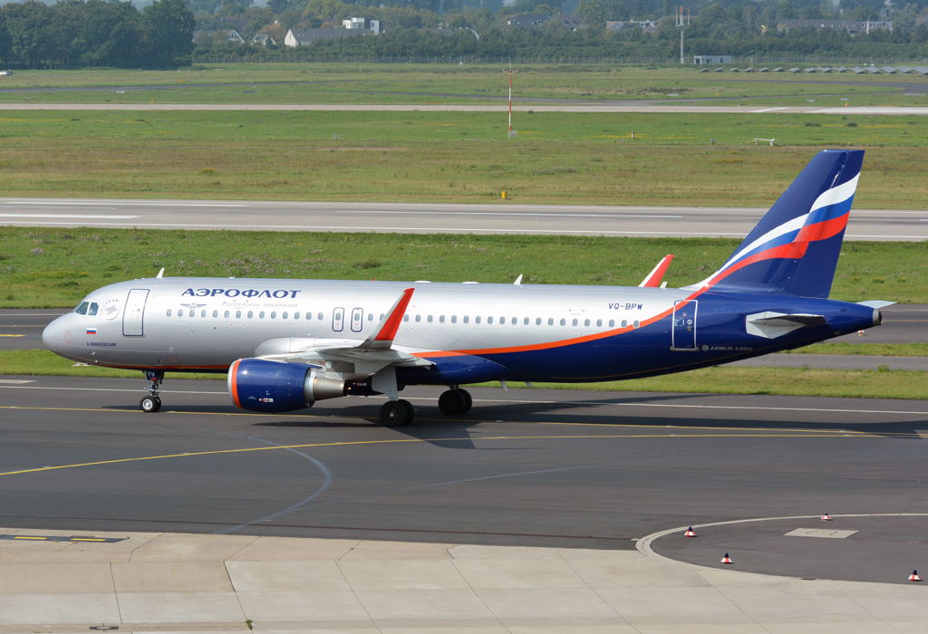 A 320-214 der Aeroflot VQ-BPW taxy at DUS - 04.09.2014