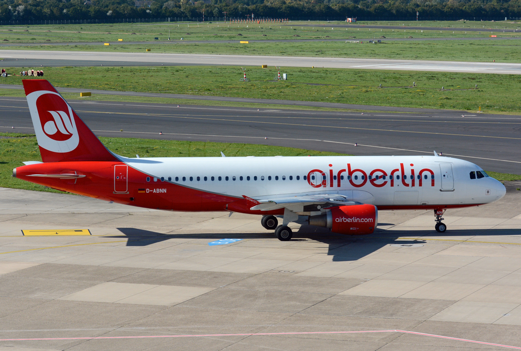 A 320-214 der Air Berlin, D-ABNN, taxy in DUS 01.10.2015