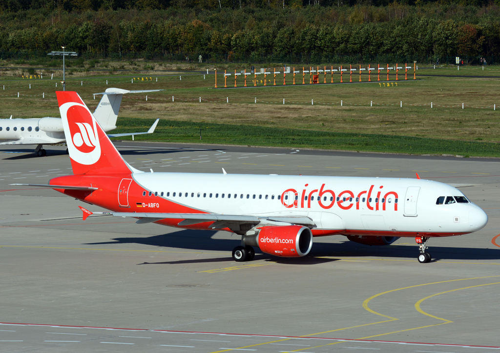 A 320-214 D-ABFO der Air Berlin, taxy at CGN 19.10.2014