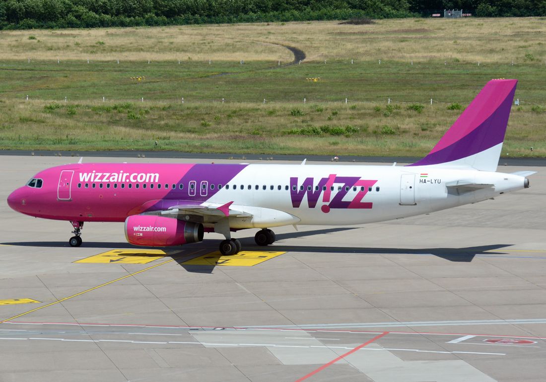 A 320-232 Wizzair, HA-LYU taxy in CGN - 10.07.2016