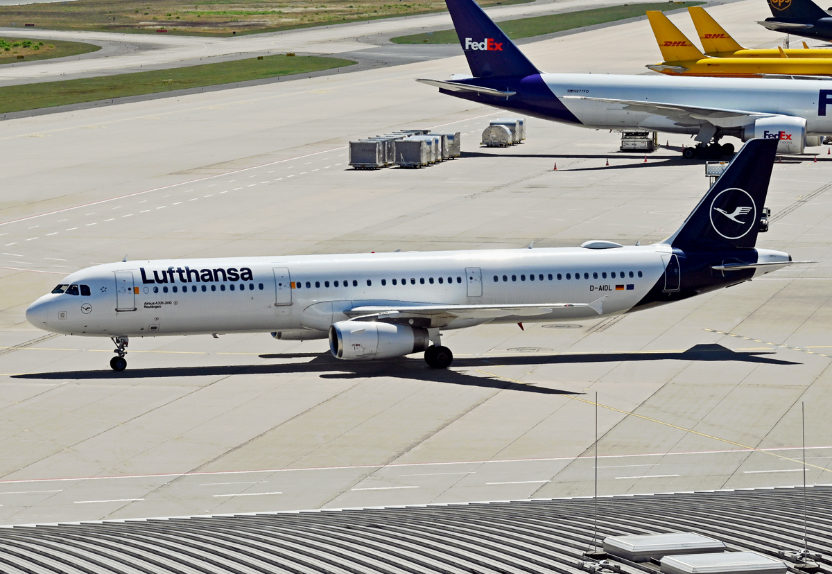 A 321-200, D-AIDL, Lufthansa  Reutlingen  taxy in CGN - 04.07.2022