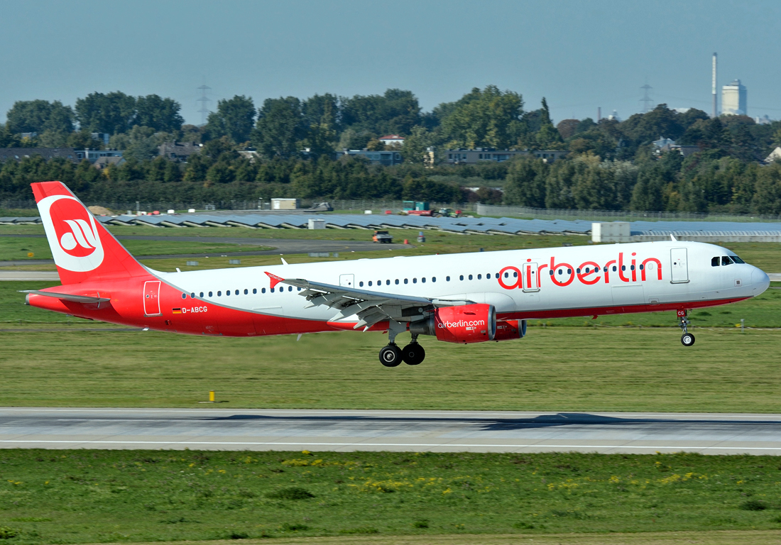 A 321-211 D-ABCG Air Berlin kurz vor`m Aufsetzen in DUS - 01.10.2015