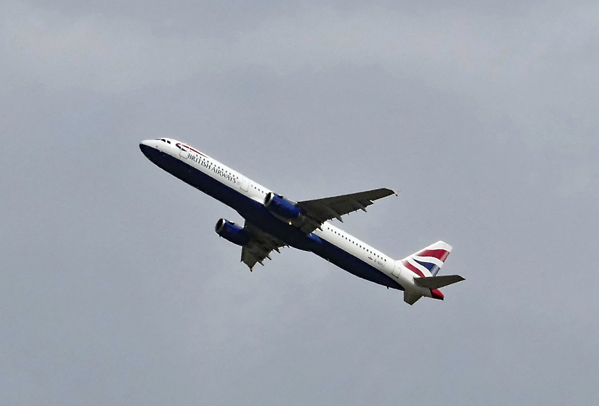 A 321-231  British Airways , G-EUXJ beim Steigflug nach dem Start in DUS - 12.07.2019