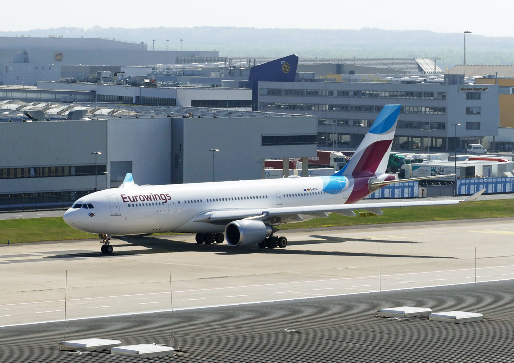 A 330-202 D-AXGF, Eurowings, taxy in CGN - 09.04.2017