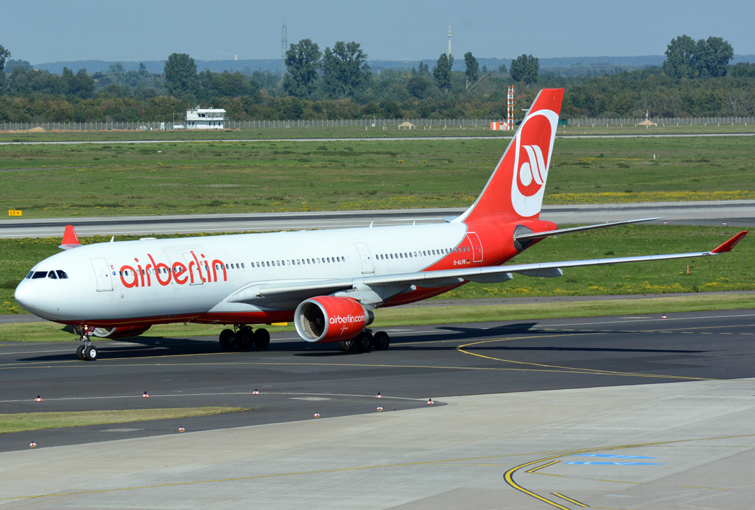 A 330-223 Air Berlin, D-ALPB, taxy in DUS - 01.10.2015