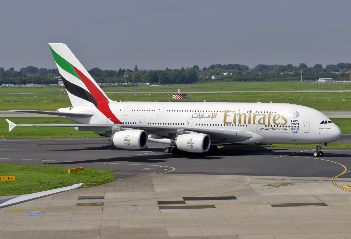 A 380-800 Emirates, A6-EOK taxy in DUS - 29.08.2017