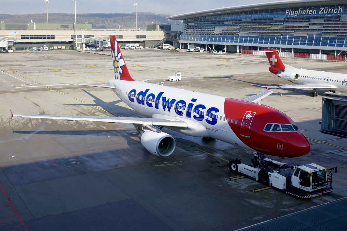 A320-214 HB-IJV  Schatzalp  der Edelweiss wartet am 19.1.19 auf die Pushback Freigabe am Flughafen Zürich.