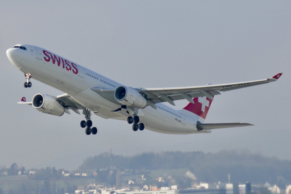 A330-343 HB-JHA der Swiss am 19.1.19 nach dem Start am Flughafen Zürich.