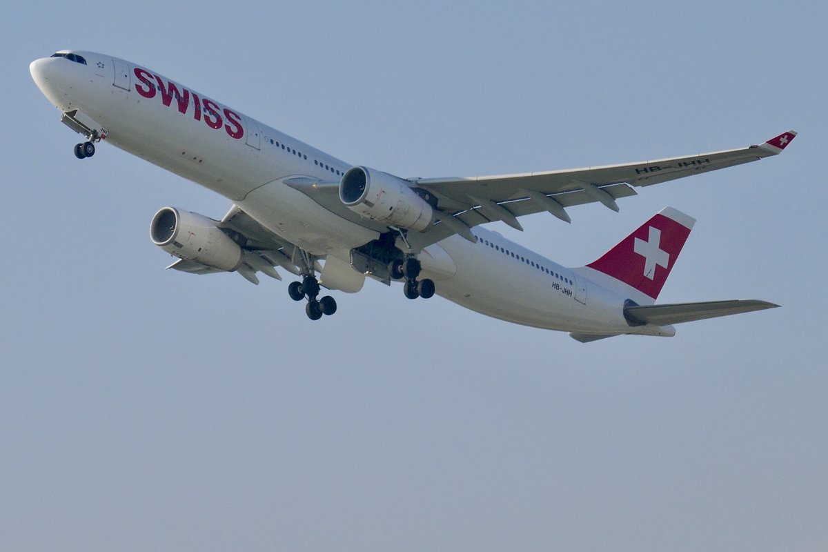 A330-343 HB-JHH der Swiss nach Beijing nach dem Starten am 19.1.19 in Zürich.