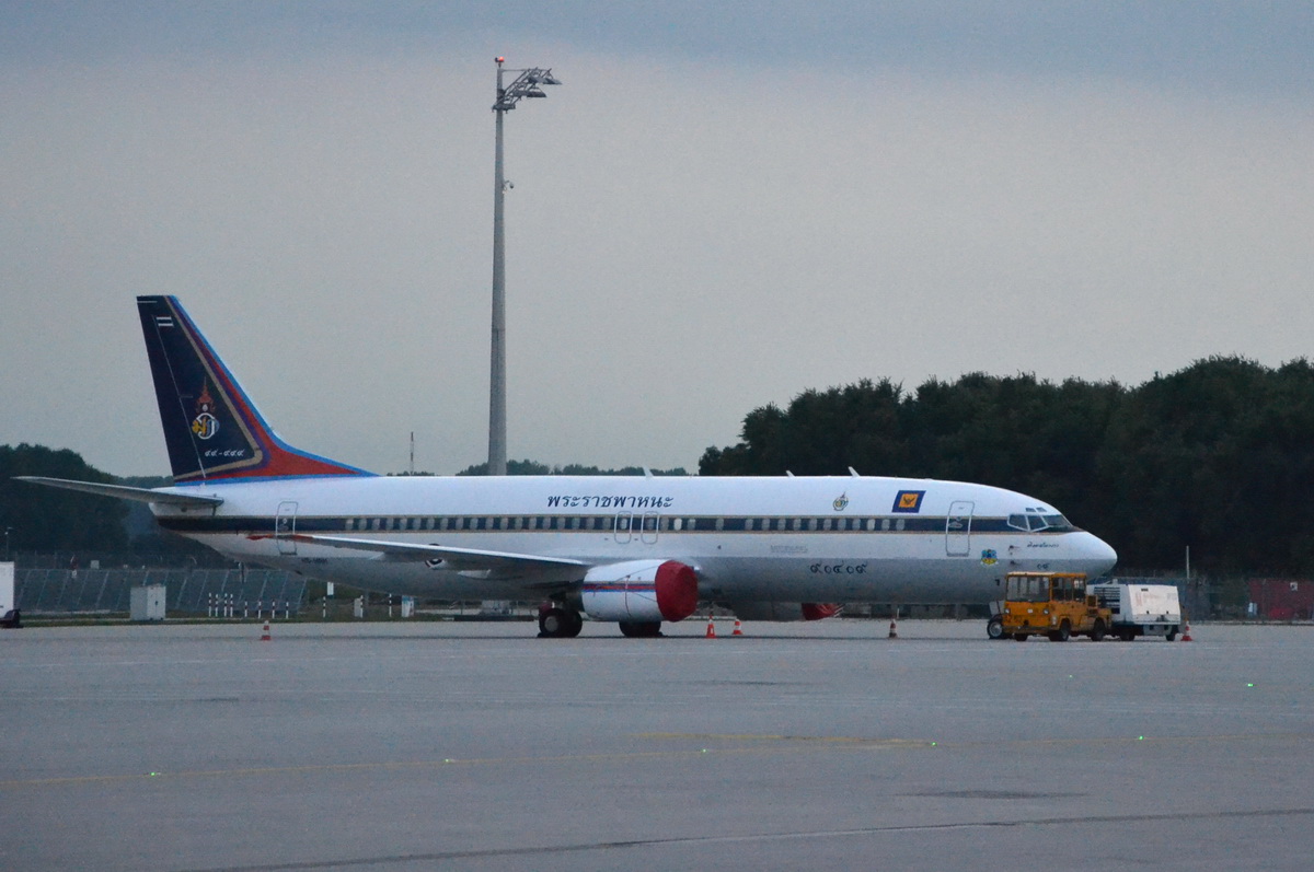 A6-DFR Kniglichen Jet Boeing 737-7BC (BBJ)      13.09.2013