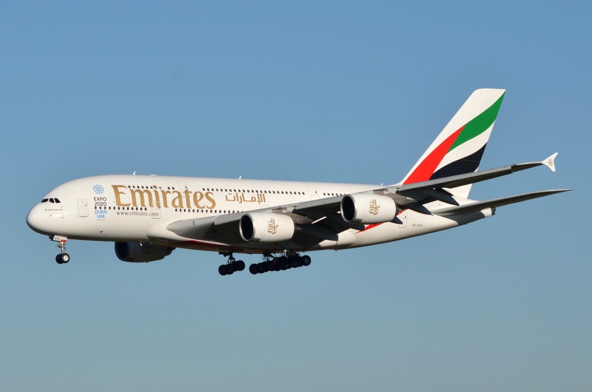 A6-EES Emirates Airbus A380-861   am 07.12.2015 in München beim Landeanflug