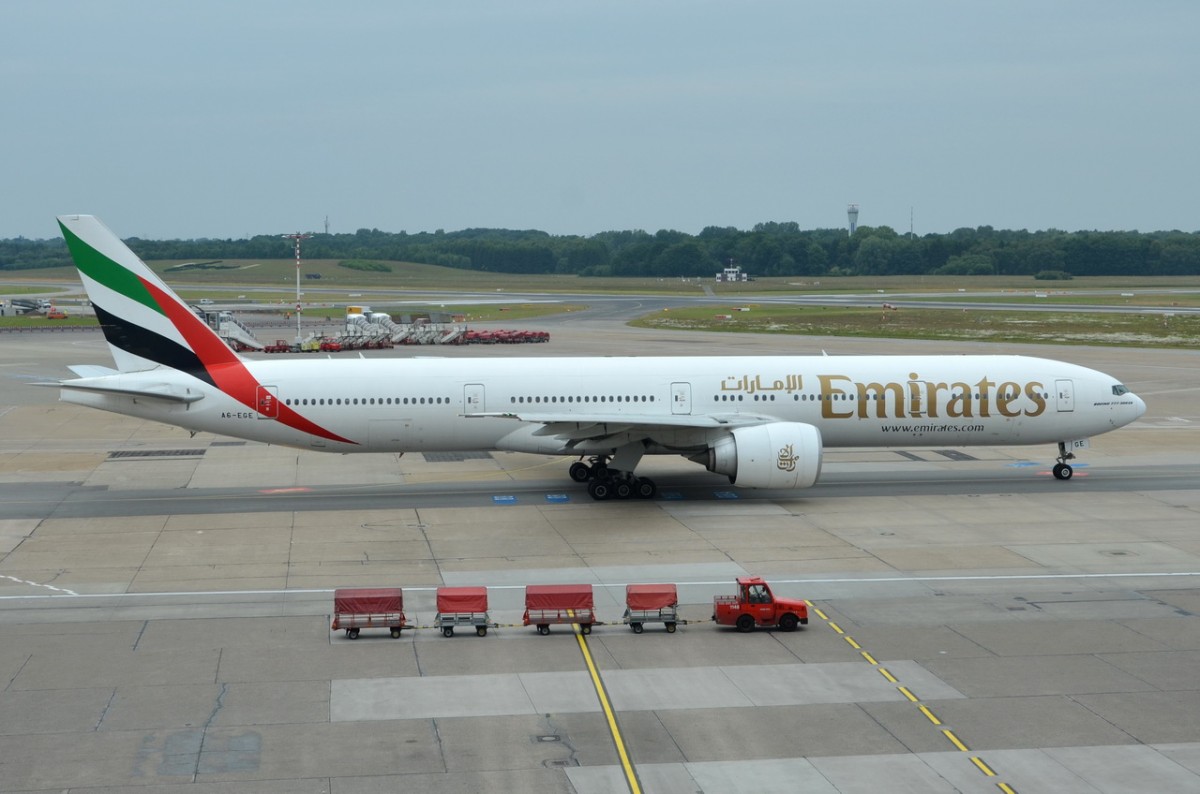 A6-EGE Emirates Boeing 777-31H(ER)   zum Start am 17.06.2015 in Hamburg