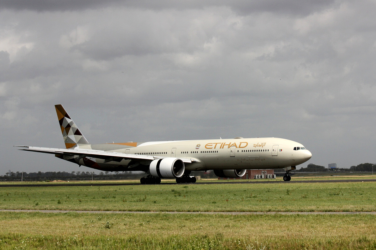 A6-ETD Etihad Airways Boeing 777-3FX(ER) am 10.08.2019 in Amsterdam Schiphol.