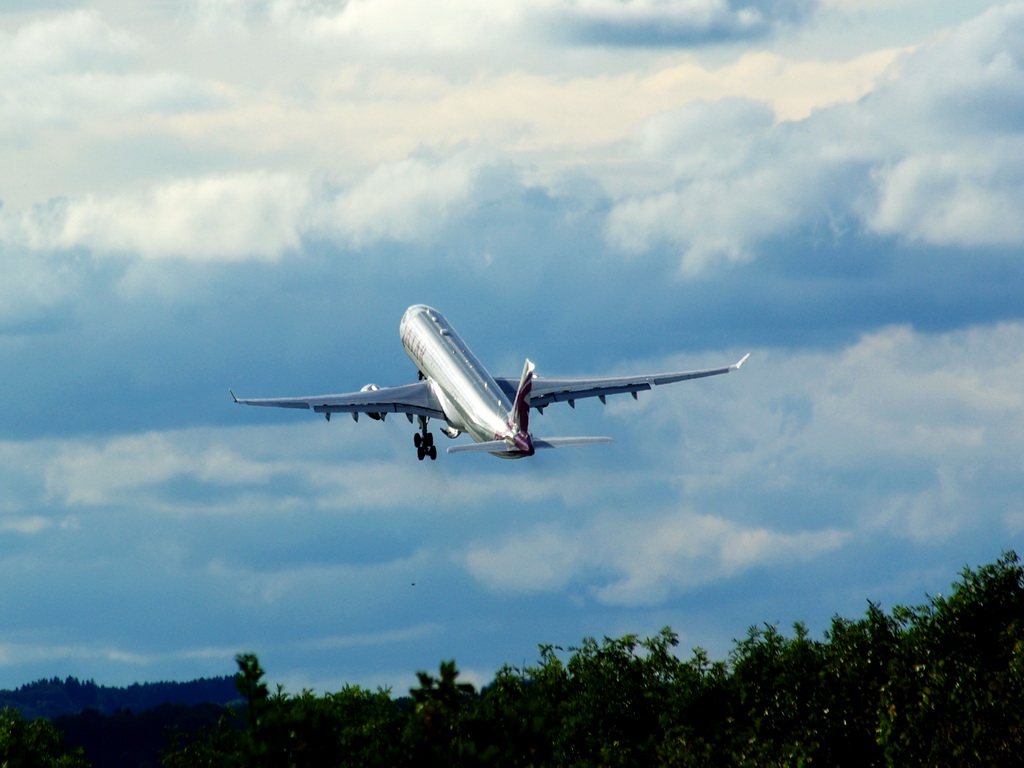 A7-AEA Qatar Airways Airbus A330-302      15.09.2013

Flughafen Mnchen