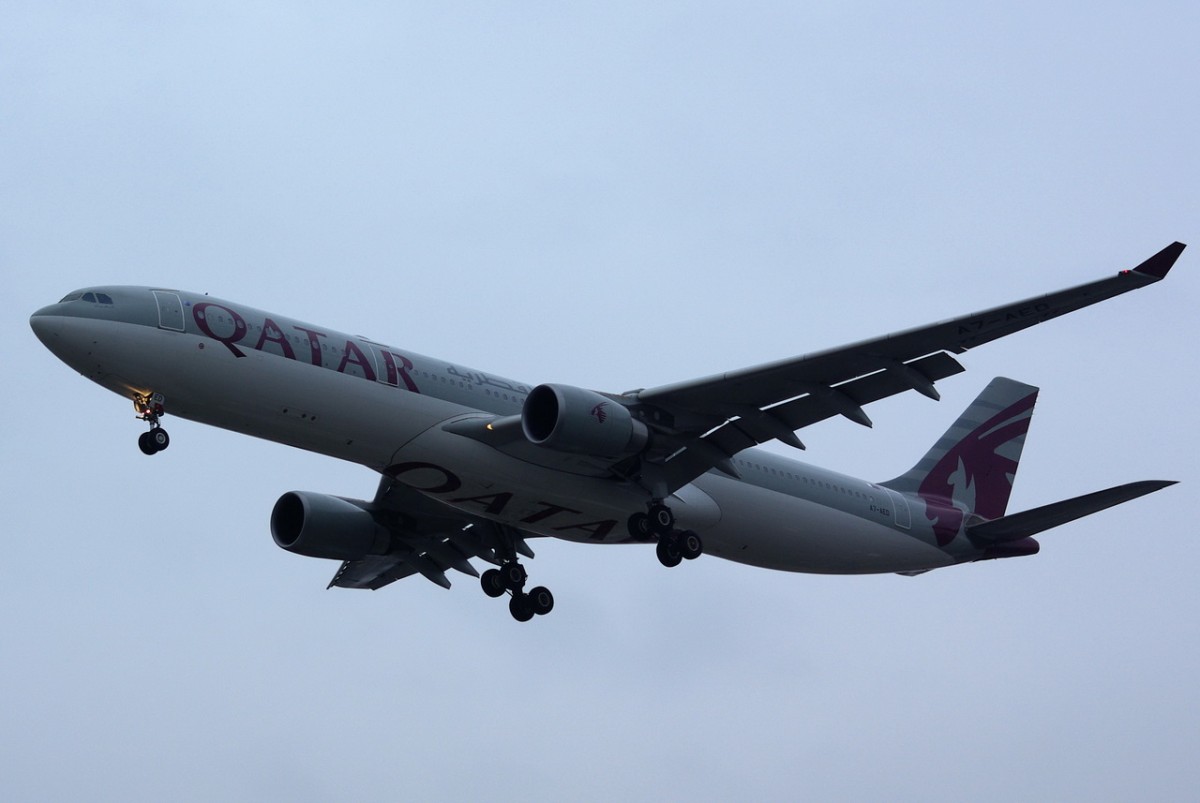 A7-AED Qatar Airways Airbus A330-302   Landeanflug Tegel am 16.12.2014