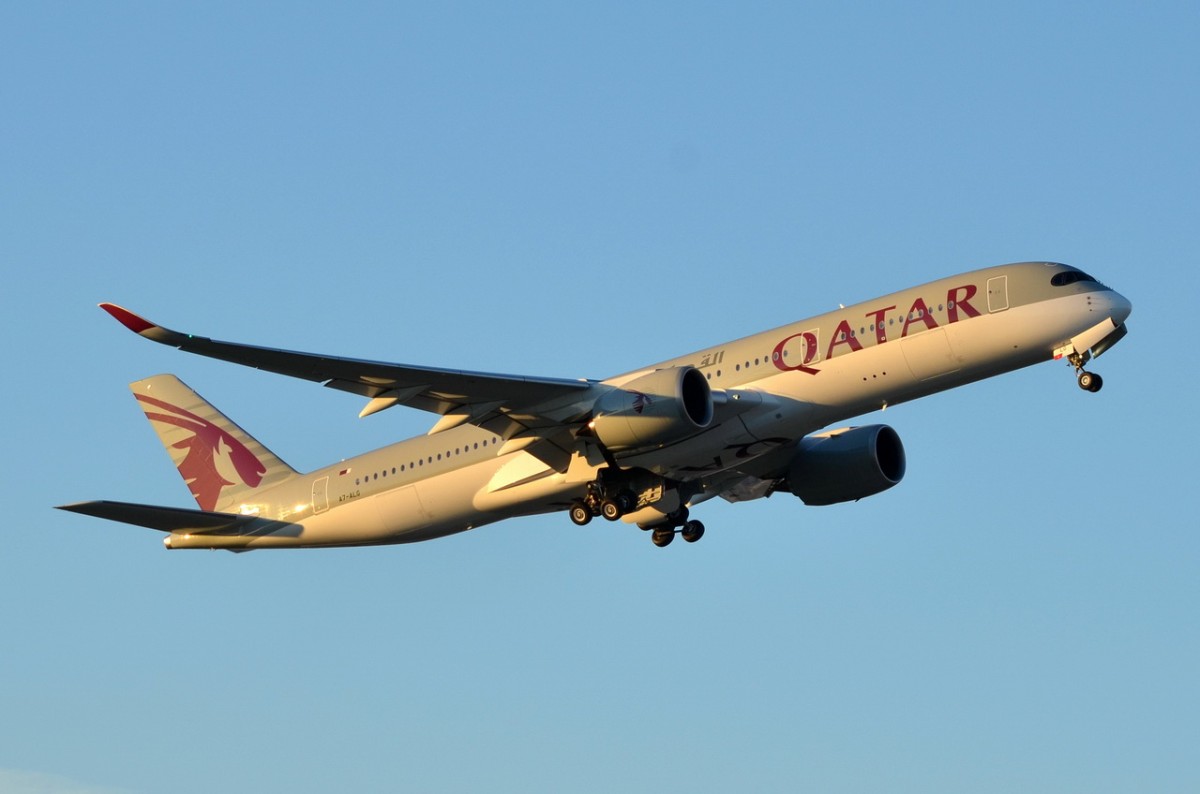 A7-ALG Qatar Airways Airbus A350-941  in München gestartet am 07.12.2015