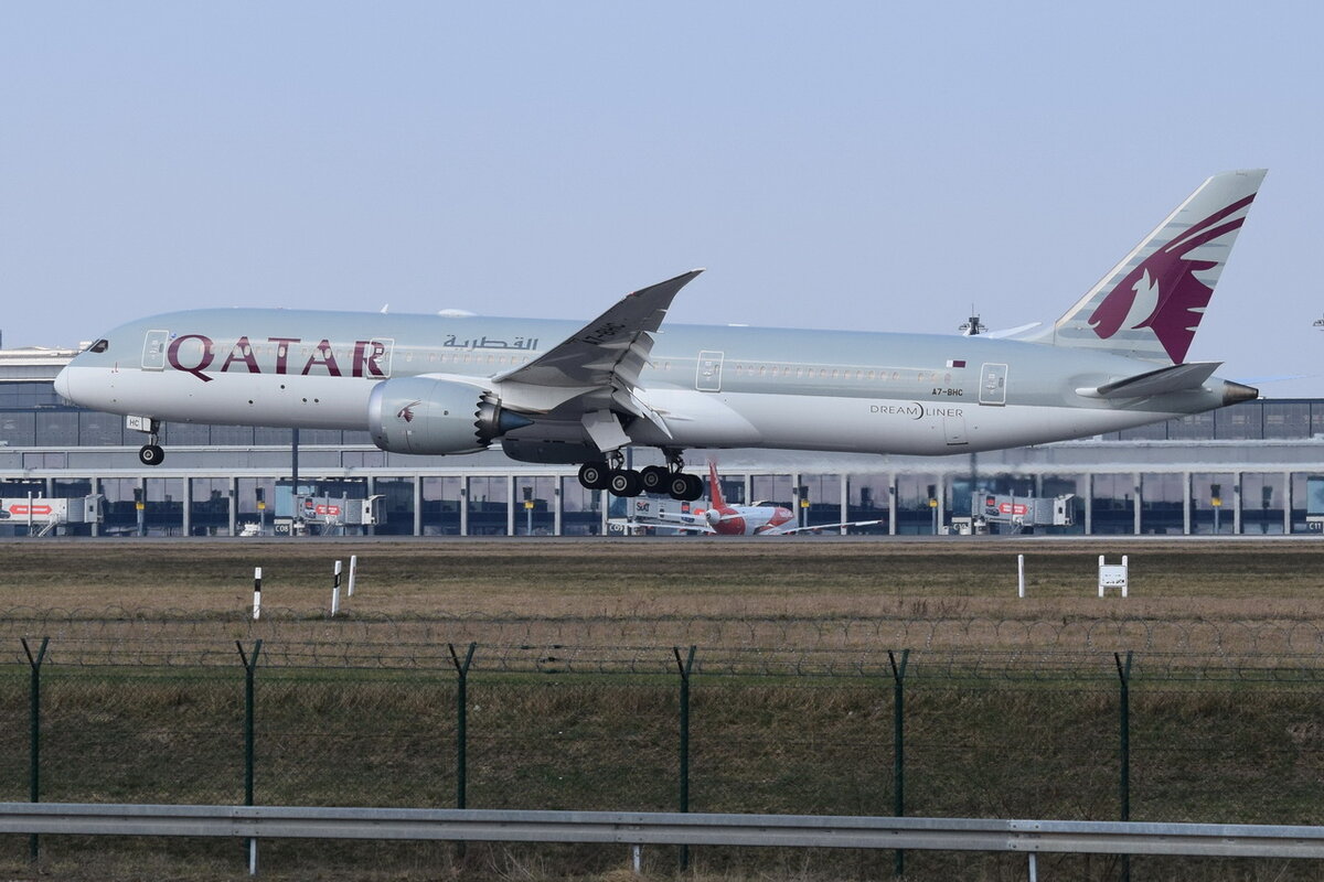 A7-BHC , Qatar Airways , Boeing 787-9 Dreamliner , Berlin-Brandenburg  Willy Brandt  , BER , 25.03.2022 ,