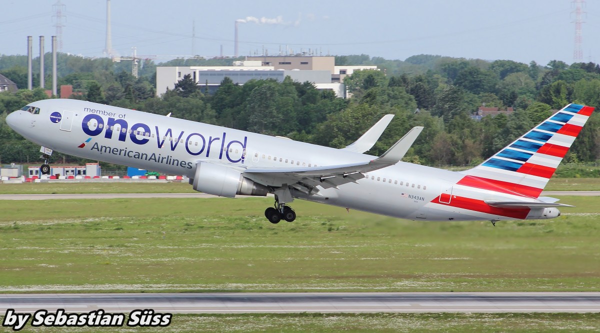 AA B767-300ER N343AN with One World titles at Dusseldorf. 10.5.14