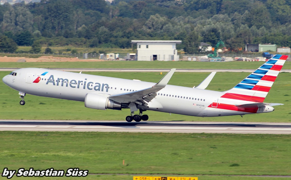 AA B767-300ER/WL N342AN @ Dusseldorf Airport. 13.6.14