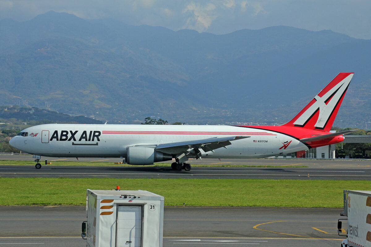 ABX Air, N317CM, Boeing B767-338ERBDSF, msn: 24317/246, 24.März 2023, SJO San José, Costa Rica.