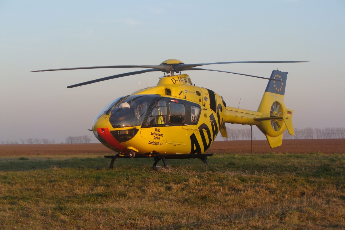 ADAC - Christoph 63 - Rufz.: D-HDWG - Airbus Helicopters EC135 am 20. März 2015 in der Abendsonne in Lützen (Sachsen Anhalt).
