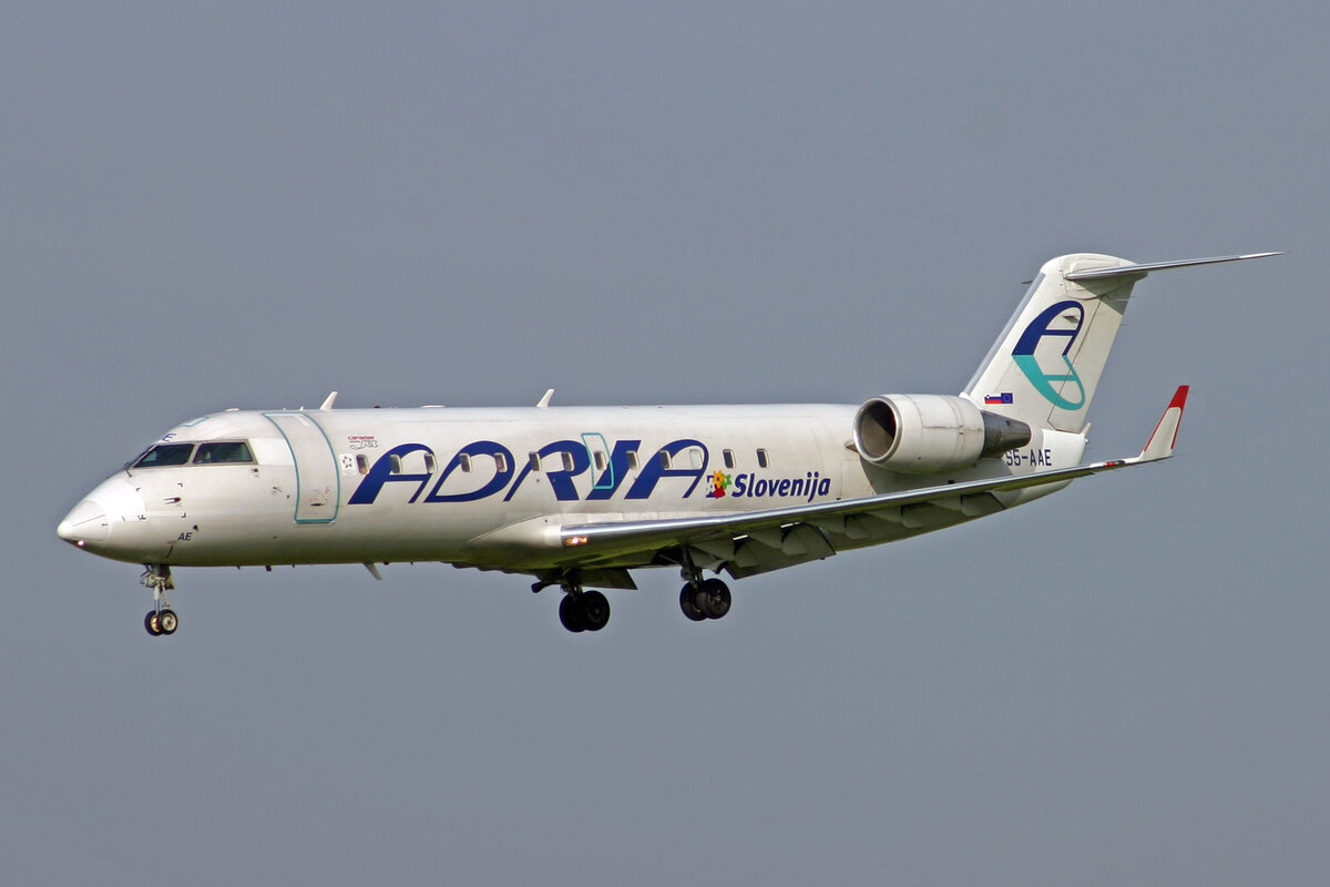 Adria Airways, S5-AAE, Bombardier CRJ-200LR, msn: 7170, 25.April 2007, ZRH Zürich, Switzerland.