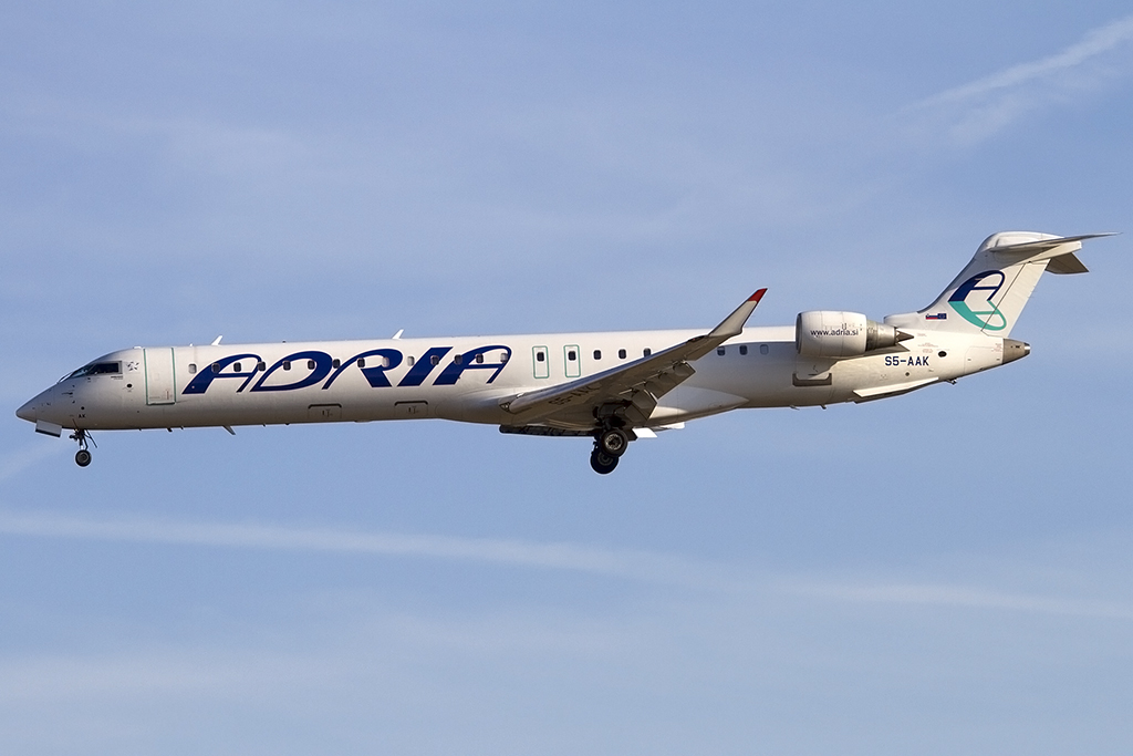 Adria Airways, S5-AAK, Bombardier, CRJ-900, 16.08.2013, FRA, Frankfurt, Germany 




