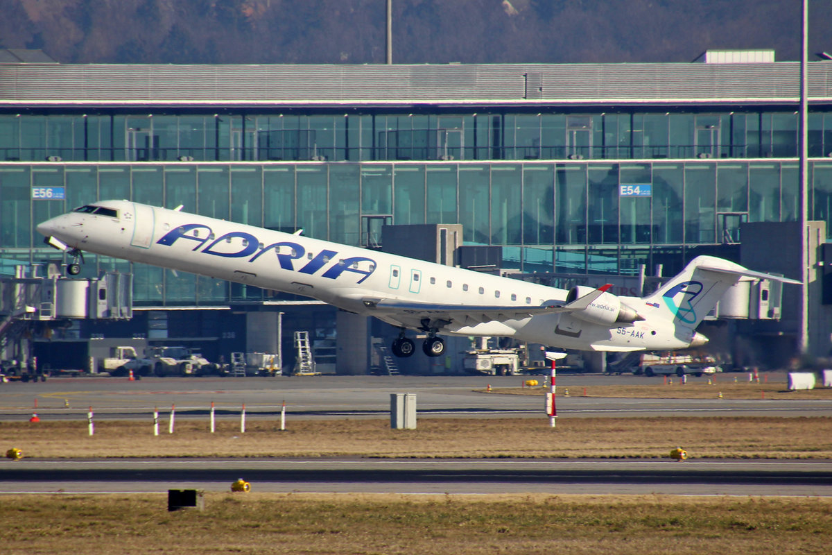 Adria Airways, S5-AAK, Bombardier CRJ-900LR, msn: 15128, 27.Februar 2019, ZRH Zürich, Switzerland.