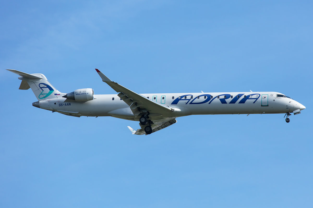 Adria  Airways, S5-AAN, Bombardier, CRJ 900, 13.05.2019, CDG, Paris, France


