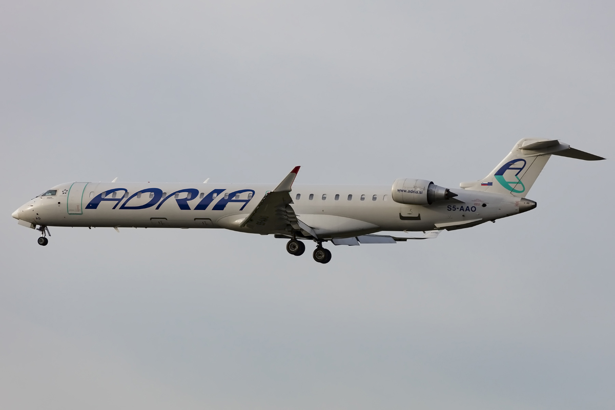 Adria Airways, S5-AAO, Bombardier, CRJ-900, 08.11.2015, FRA, Frankfurt, Germany



