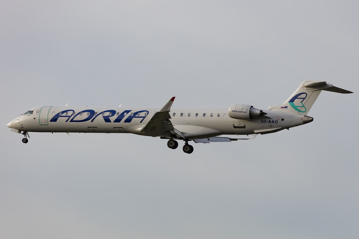 Adria Airways, S5-AAO, Bombardier, CRJ-900, 08.11.2015, FRA, Frankfurt, Germany




