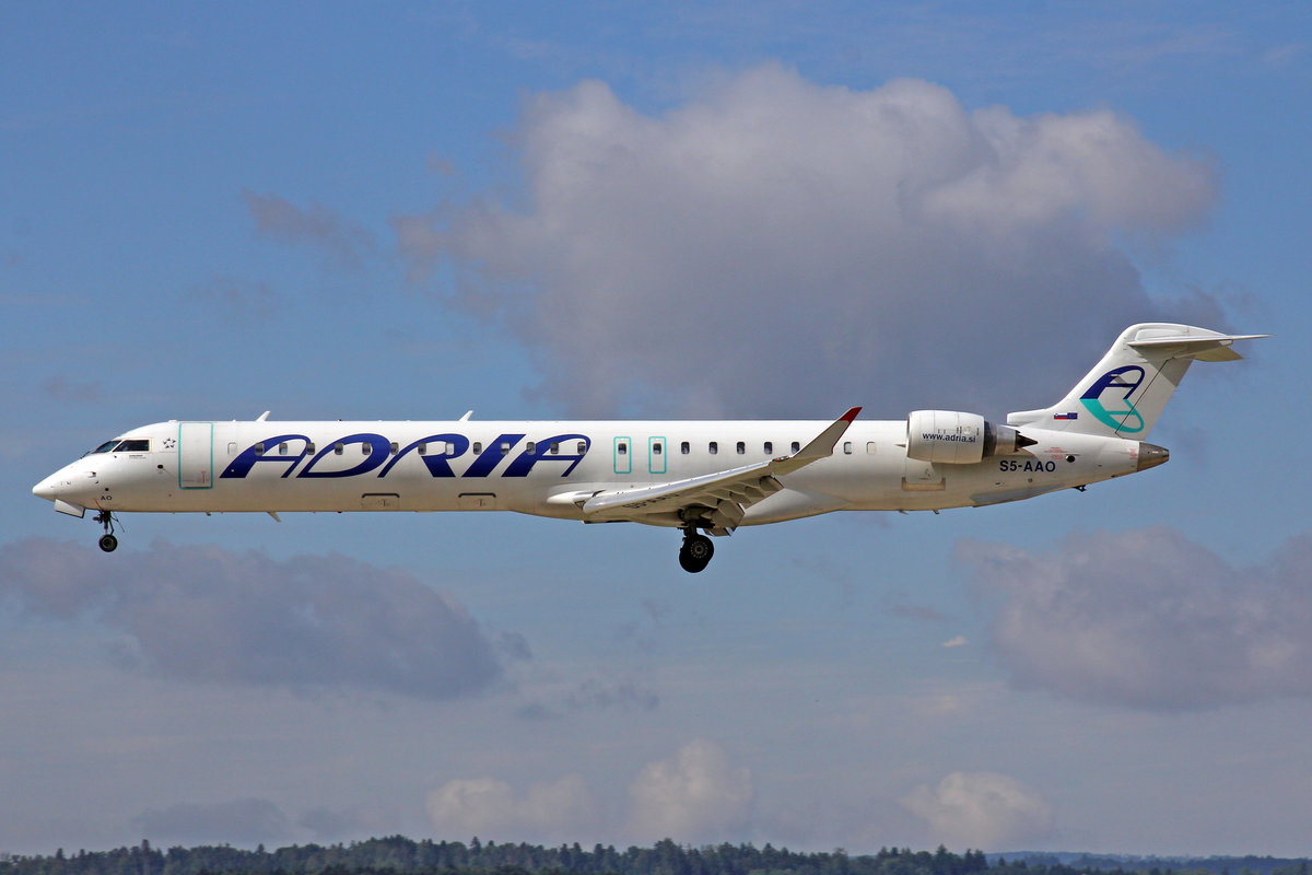 Adria Airways, S5-AAO, Bombardier CRJ-900LR, 29.Juli 2017, ZRH Zürich, Switzerland.