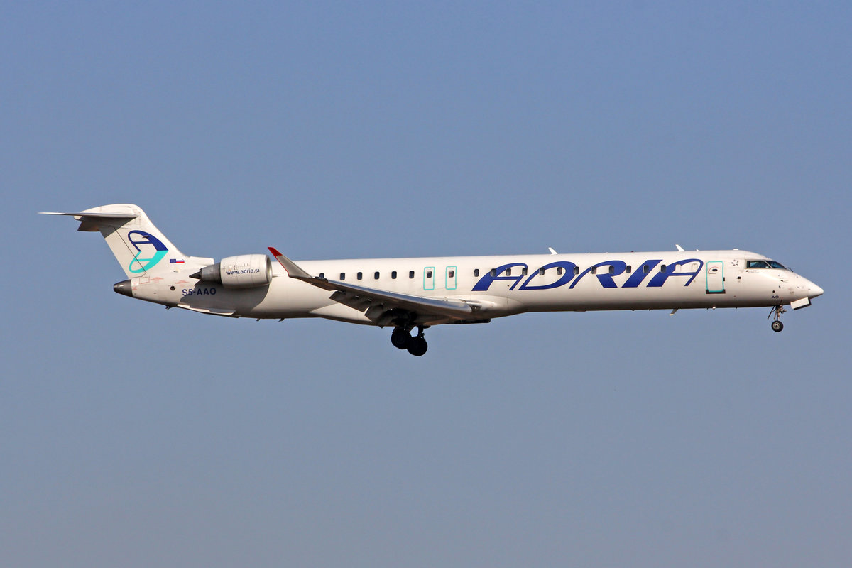 Adria Airways, S5-AAO, Bombardier CRJ-900LR, msn: 15215, 21.Februar 2019, ZRH Zürich, Switzerland.