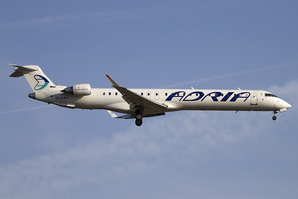 Adria Airways, S5-AAU, Bombardier, CRJ-900, 19.04.2015, FRA, Frankfurt, Germany 



