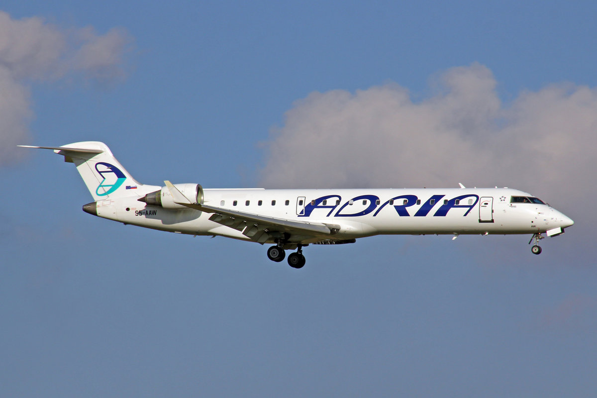 Adria Airways, S5-AAW, Bombardier CRJ-702, 03.November 2017, ZRH Zürich, Switzerland.