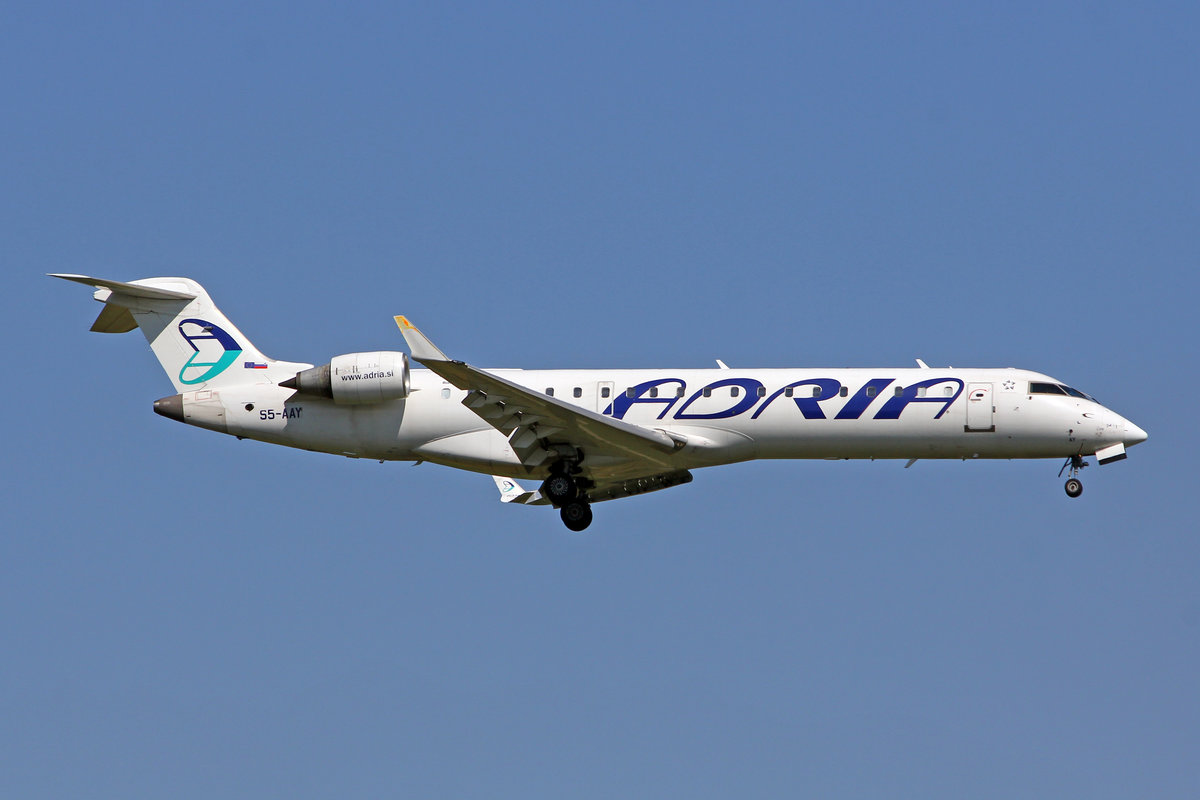 Adria Airways, S5-AAY, Bombardier CRJ-701ER, msn: 10080, 05.September 2018, ZRH Zürich, Switzerland.