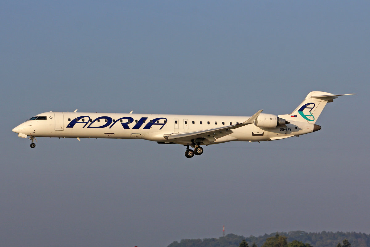 Adria Airways, S5-AFA, Bombardier CRJ-900LR, msn: 15057, 05.September 2018, ZRH Zürich, Switzerland.