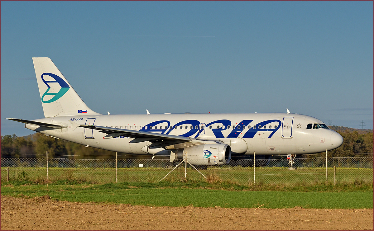 Adria S5-AAP, Airbus A319 beim Start auf Maribor Flughafen MBX. /31.10.2017