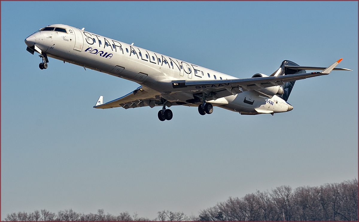 ADRIA S5-AAV 'Vesna'; Bombardier CRJ-900LR; Maribor MBX; FC Maribor auf der Wege zur Wintertrainings Camp in Antalya; 29.1.2018