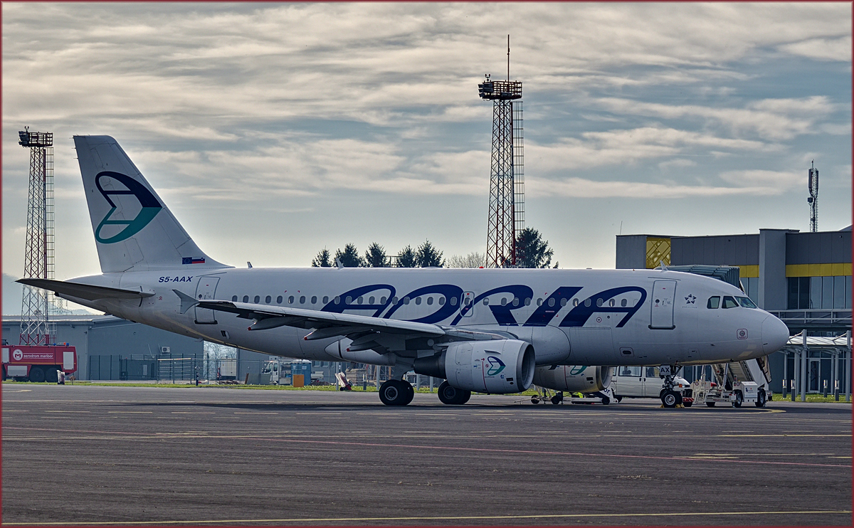 ADRIA S5-AAX, Airbus A319 auf Maribor Flughafen MBX. /22.11.2017
