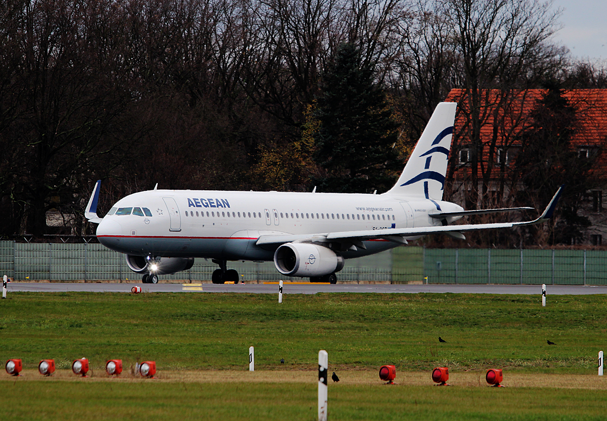 Aegean A 320-232 SX-DGZ kurz vor dem Start in Berlin-Tegel am 29.11.2015