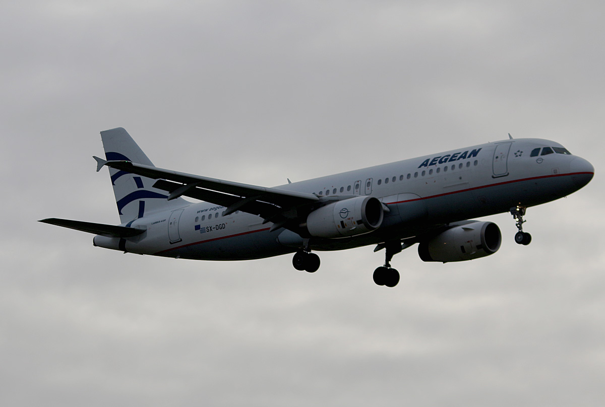 Aegean, Airbus A 320-232, SX-DGD, TXL, 29.10.2016