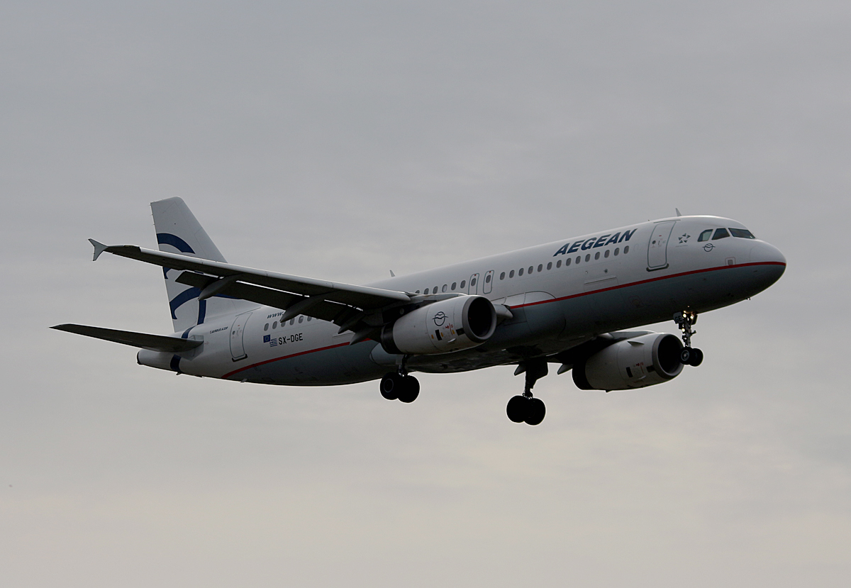 Aegean, Airbus A 320-232, SX-DGE, TXL, 04.09.2016