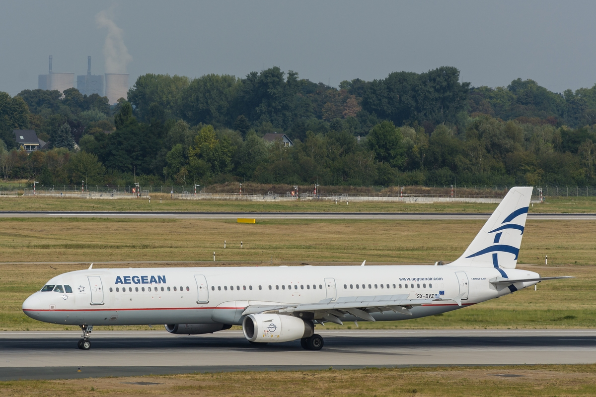 Aegean Airlines Airbus A321-231 SX-DVZ am 11.09.2016 in Düsseldorf.