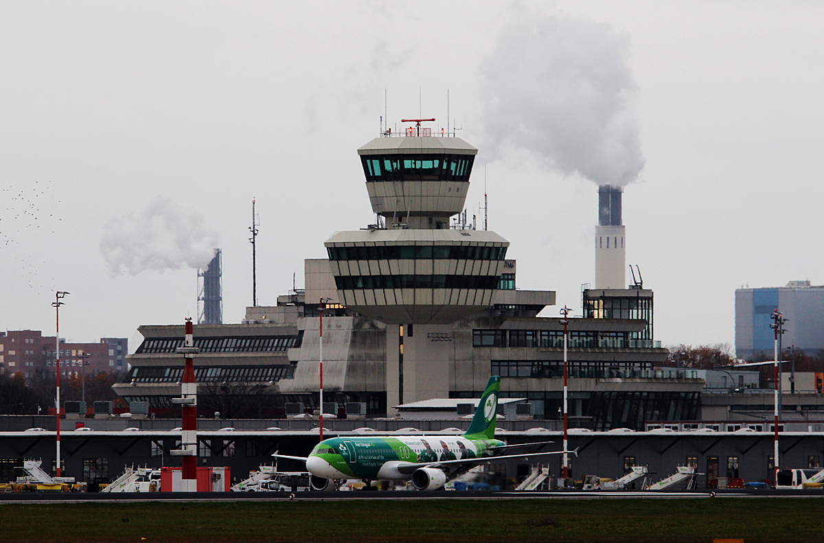 Aer Lingus A 320-214 EI-DEI nach der Landung auf dem Flughafen Berlin-Tegel am 14.11.2015