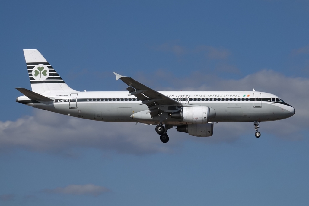 Aer Lingus A320-214 in Retro cs (EI-DVM) beim Anflug auf ACE am 23.12.17